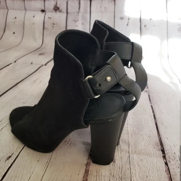VINCE Addison Black Suede Peep Toe High Heel
Booties Block Heel T-Strap Back Sz8 - Picture 8 of 9